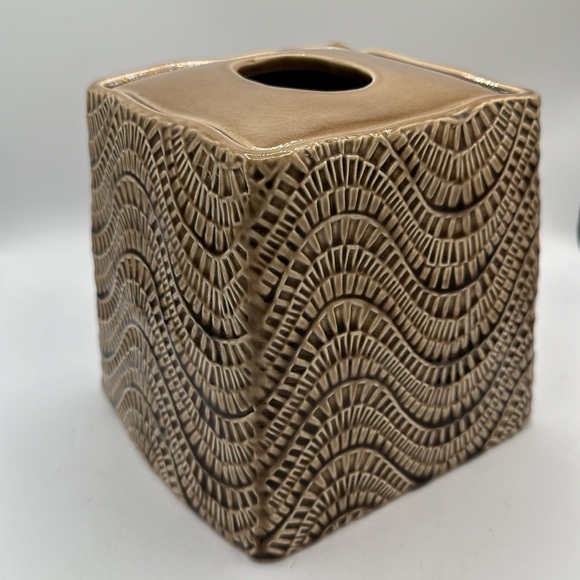 Cream/brown/tan square tissue box holder/cover - Picture 4 of 6